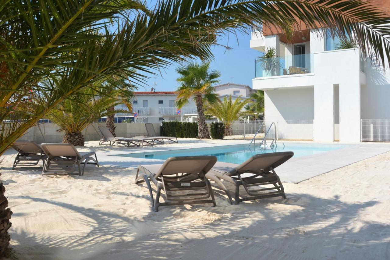 Sun Beach Residence Con Piscina - Piazza Brescia - Adria Holiday Jesolo - Family Apartments Экстерьер фото