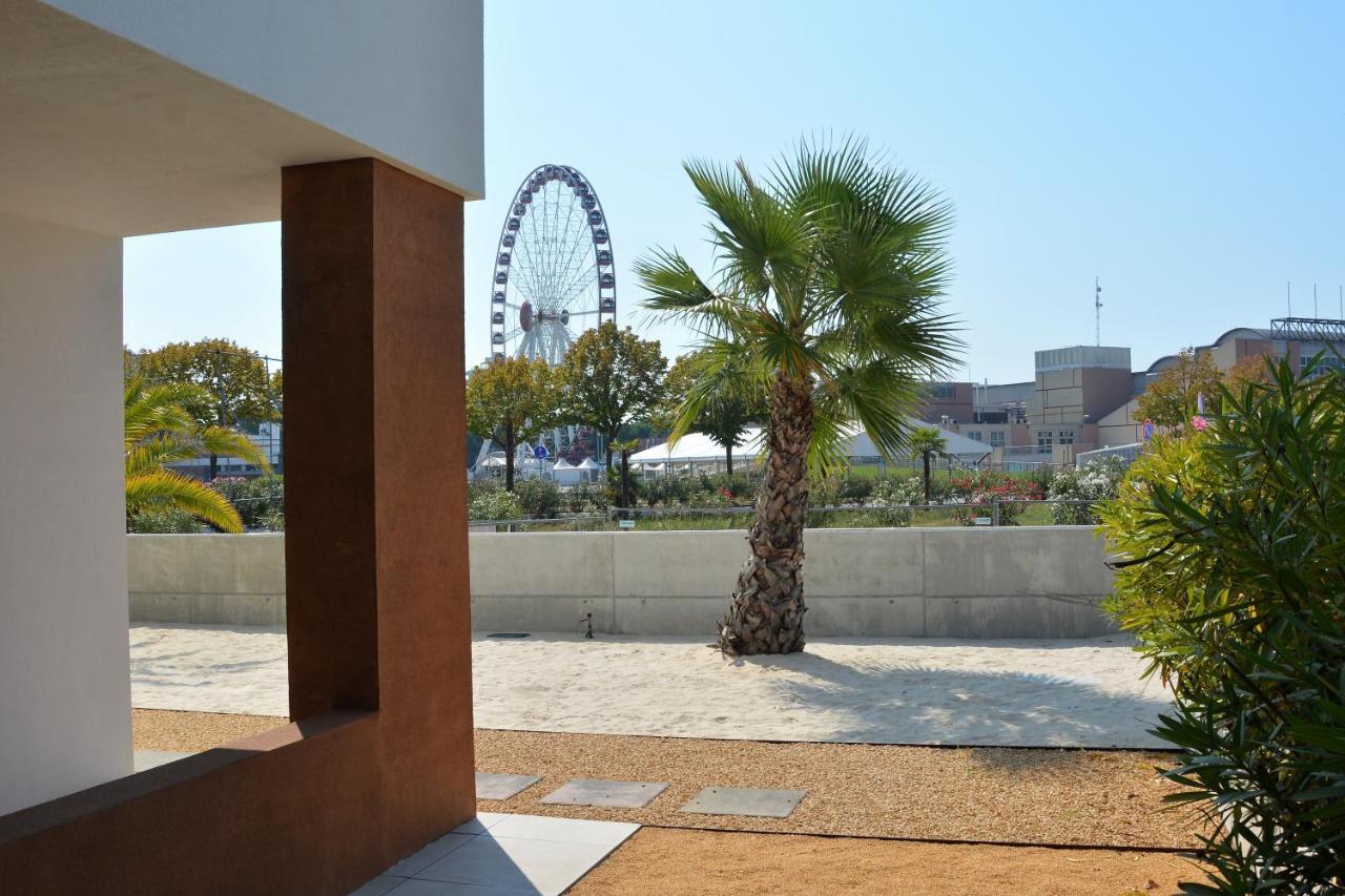 Sun Beach Residence Con Piscina - Piazza Brescia - Adria Holiday Jesolo - Family Apartments Экстерьер фото