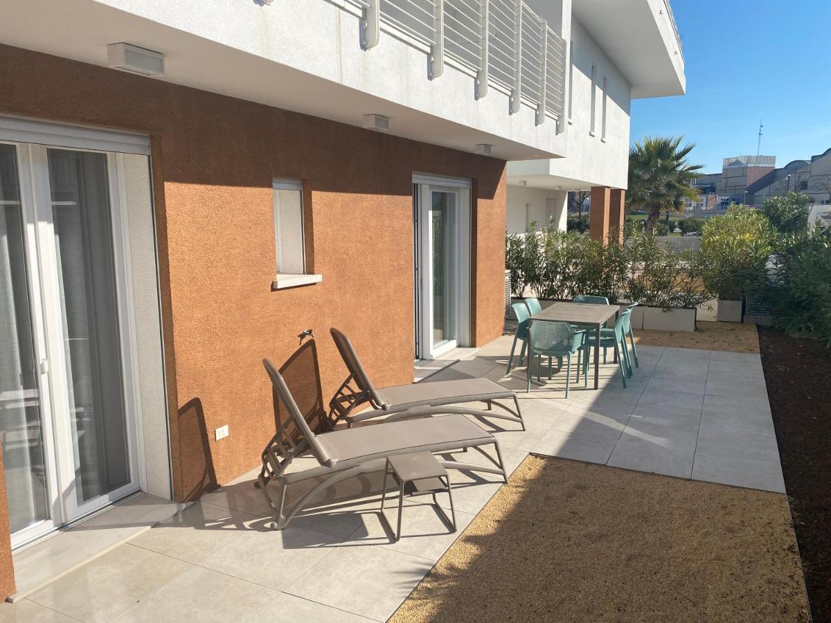 Sun Beach Residence Con Piscina - Piazza Brescia - Adria Holiday Jesolo - Family Apartments Экстерьер фото