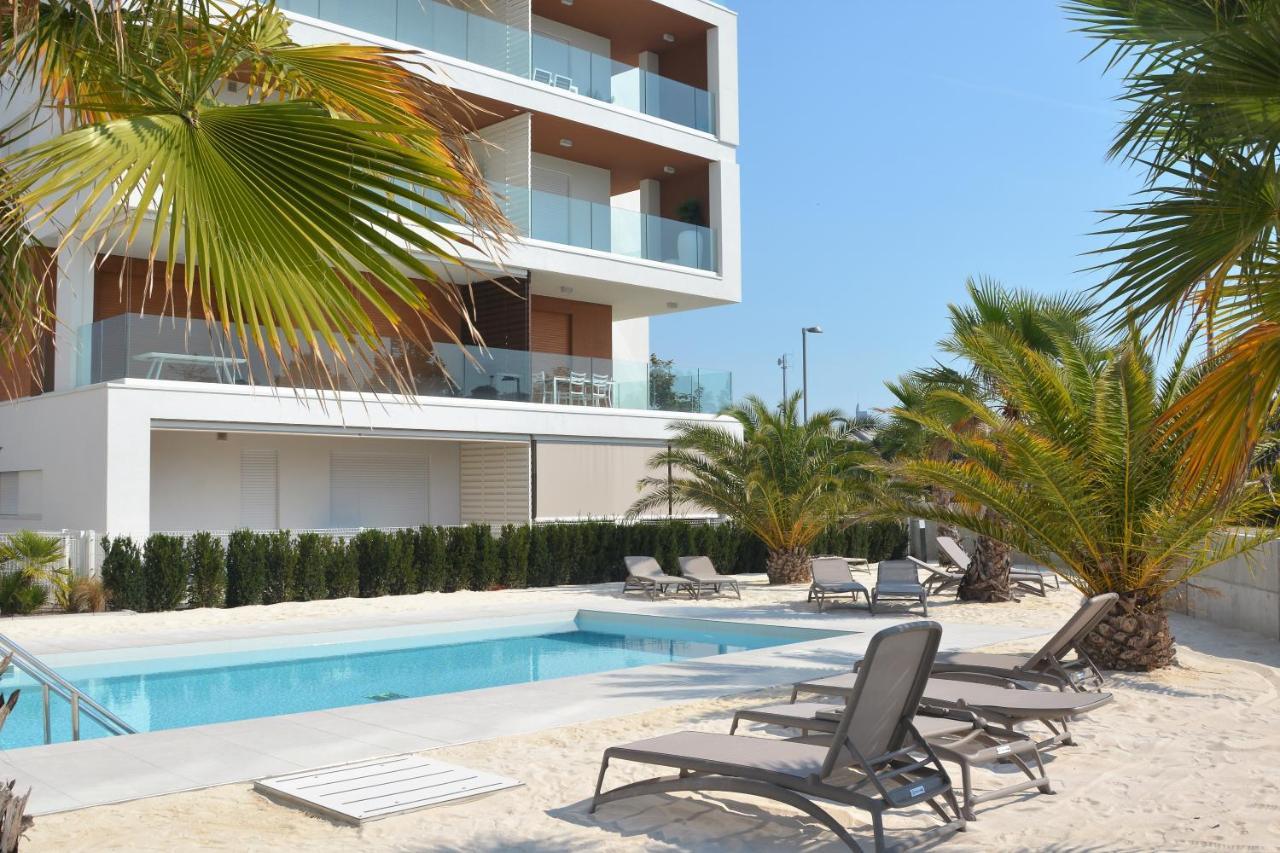 Sun Beach Residence Con Piscina - Piazza Brescia - Adria Holiday Jesolo - Family Apartments Экстерьер фото