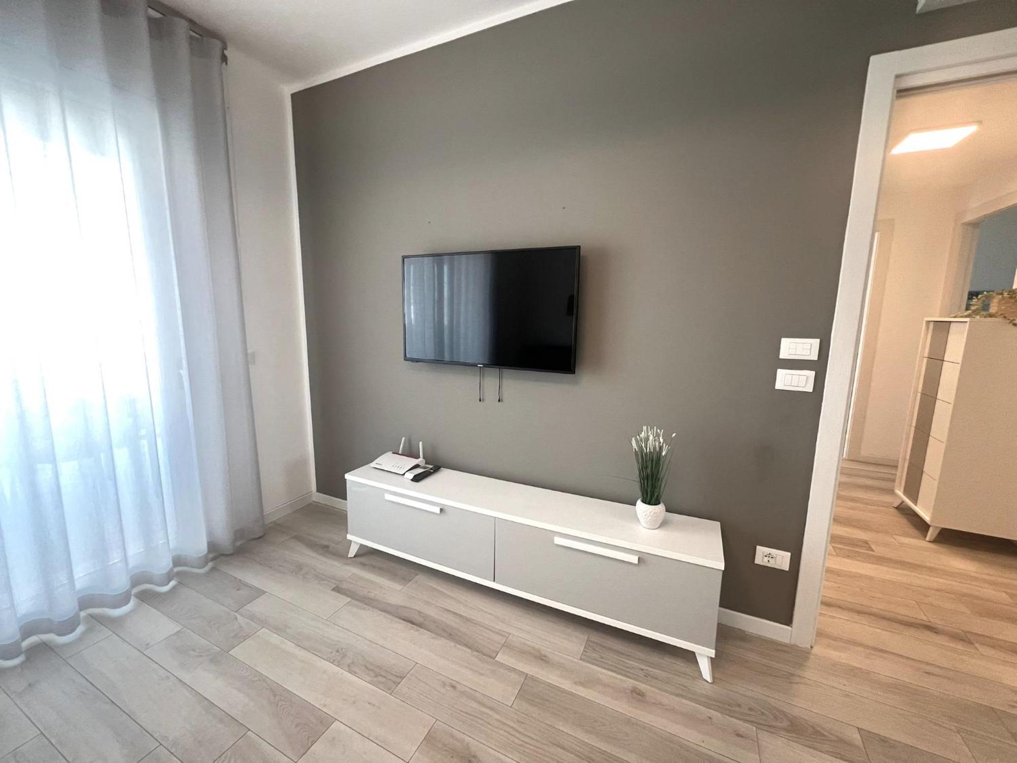 Sun Beach Residence Con Piscina - Piazza Brescia - Adria Holiday Jesolo - Family Apartments Номер фото