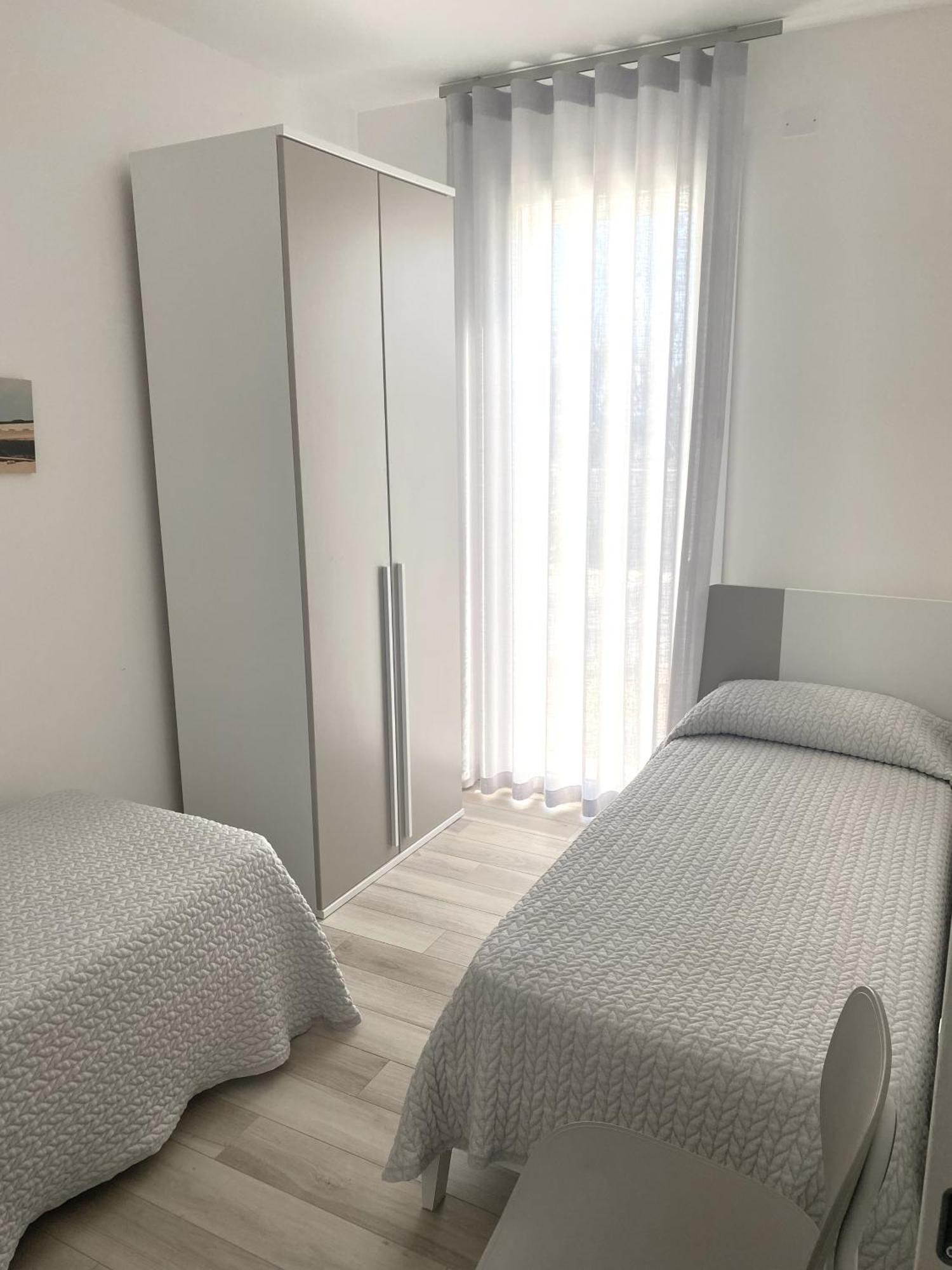 Sun Beach Residence Con Piscina - Piazza Brescia - Adria Holiday Jesolo - Family Apartments Экстерьер фото