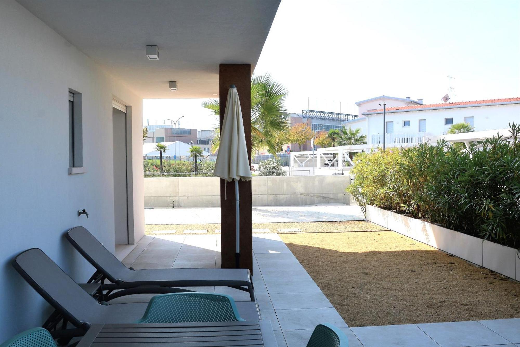 Sun Beach Residence Con Piscina - Piazza Brescia - Adria Holiday Jesolo - Family Apartments Экстерьер фото