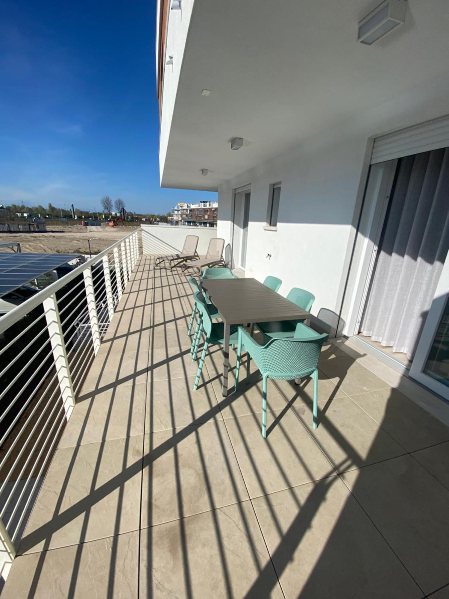 Sun Beach Residence Con Piscina - Piazza Brescia - Adria Holiday Jesolo - Family Apartments Экстерьер фото