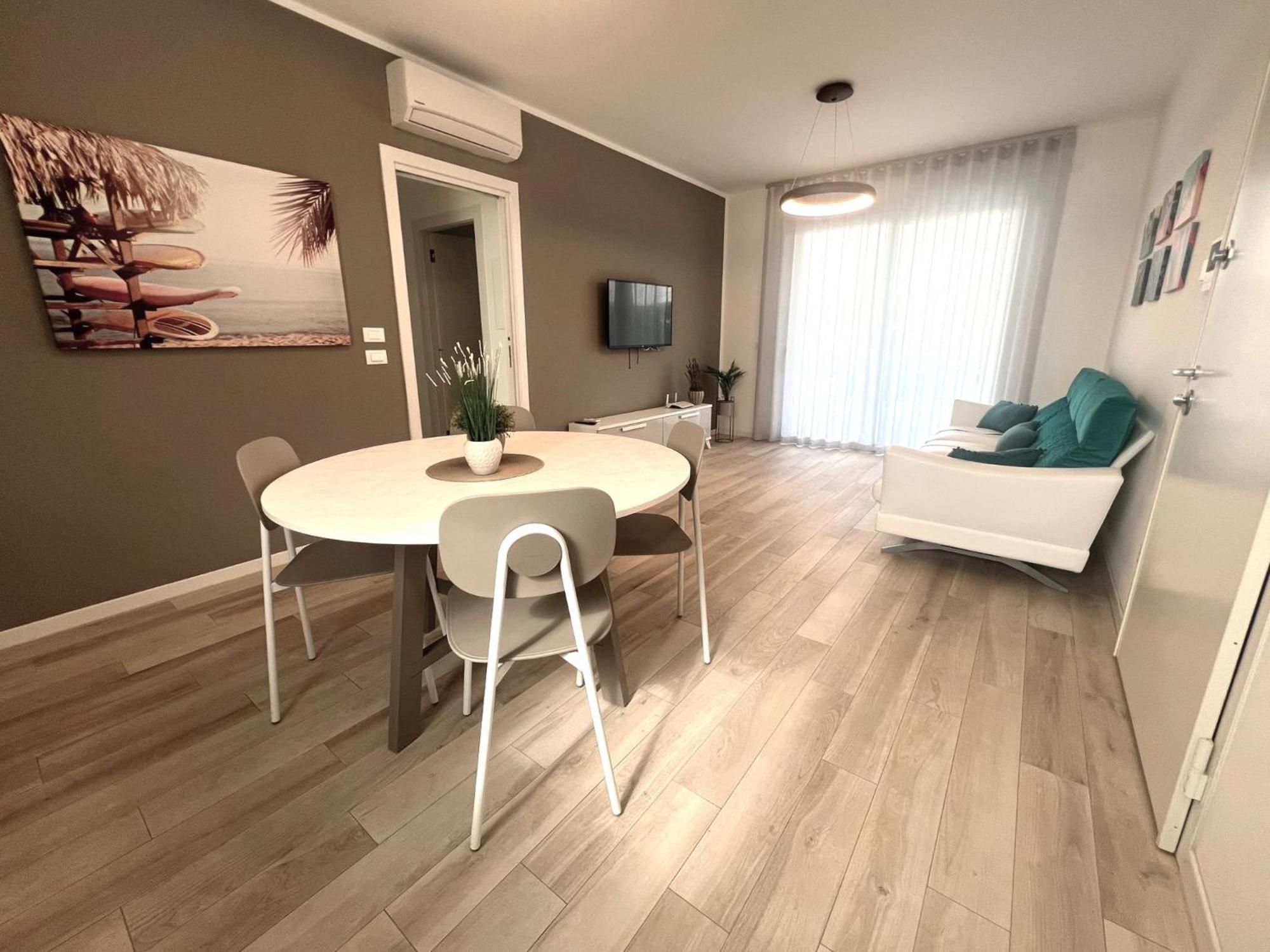 Sun Beach Residence Con Piscina - Piazza Brescia - Adria Holiday Jesolo - Family Apartments Экстерьер фото